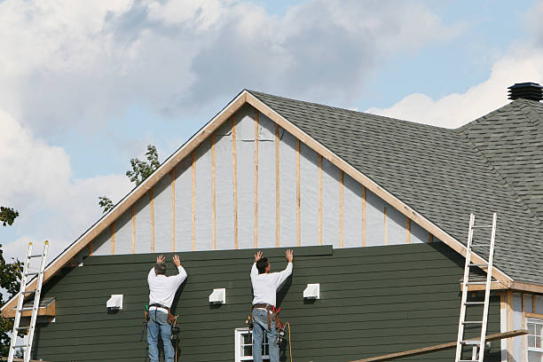 Professional Vinyl Siding technician working in Plainville, CT